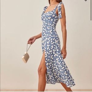 💙🤍Reformation Twilight Dress Size 4 in Tuli Pattern Blue & White Floral